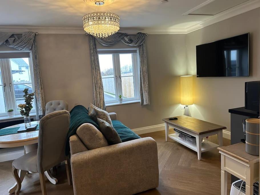 Milestone Apartment *