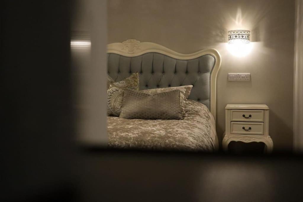 Milestone Apartment *